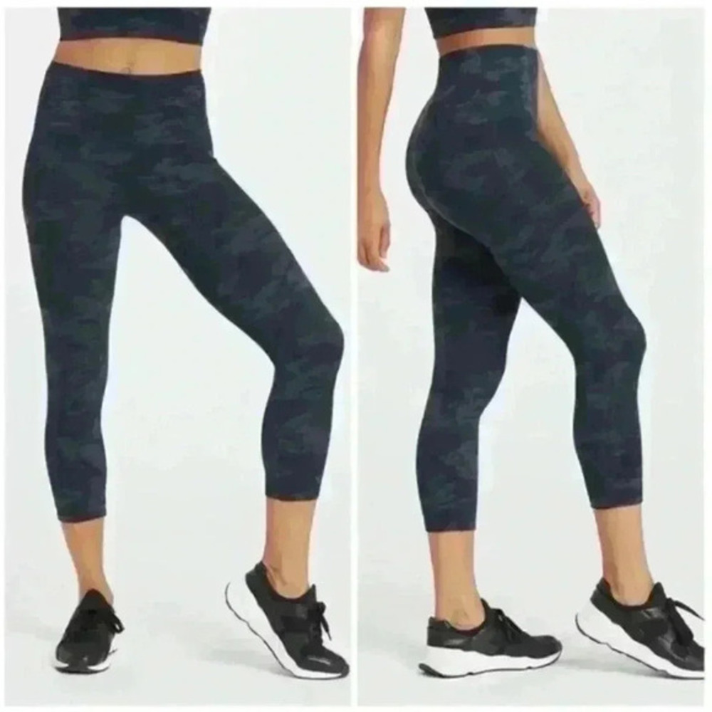 Spanx Look at Me Now Seamless Cropped Leggings Womens Size 1X Black Camo - Picture 1 of 6